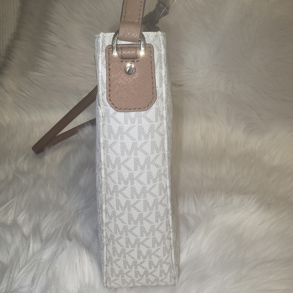 Michael Kors Cream Shoulder Bag - Picture 12 of 13